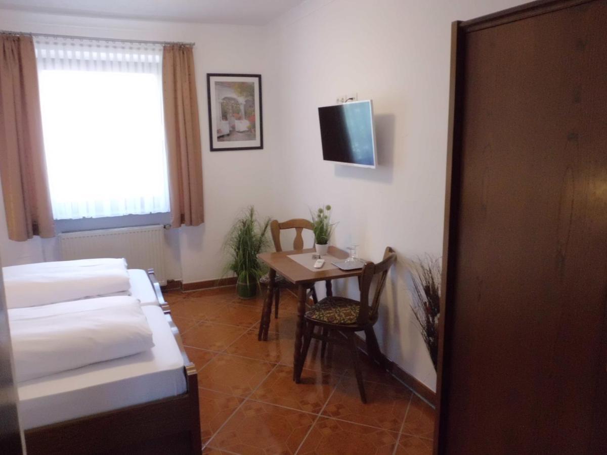 Hotel Restaurant Zur Pfanne Urbar  المظهر الخارجي الصورة